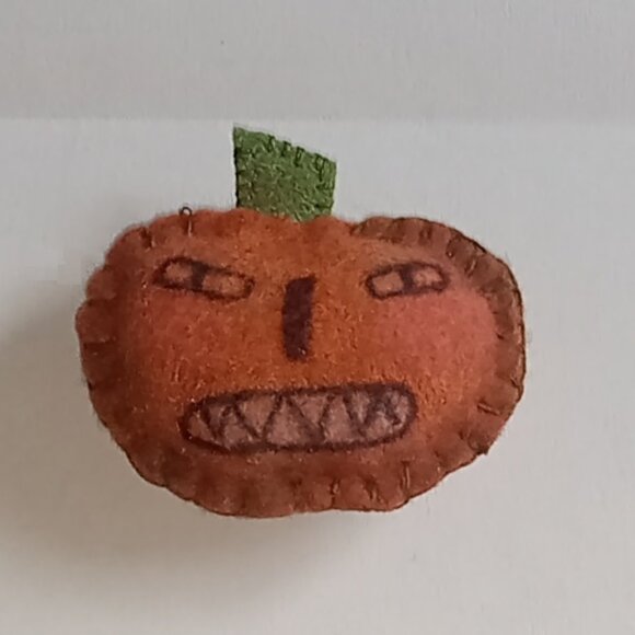 ๐ฏ 10 for $10 / Small Handmade Creepy Felt Pumpkin - Picture 6 of 9